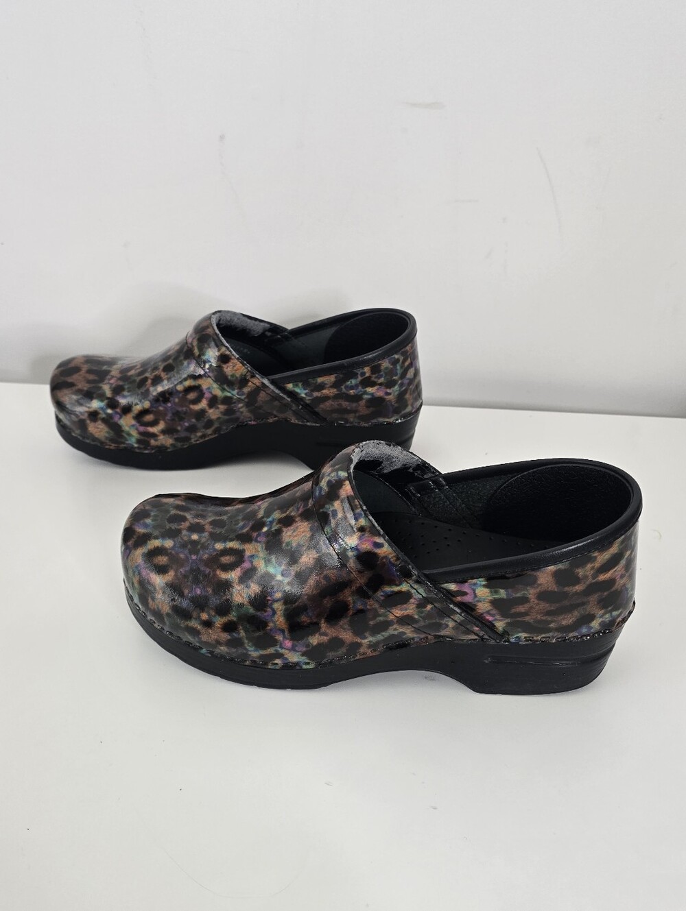 Dansko Professional Iridescent Leopard Rainbow Clogs Patent Leather Mule Size 40 - Picture 5 of 12